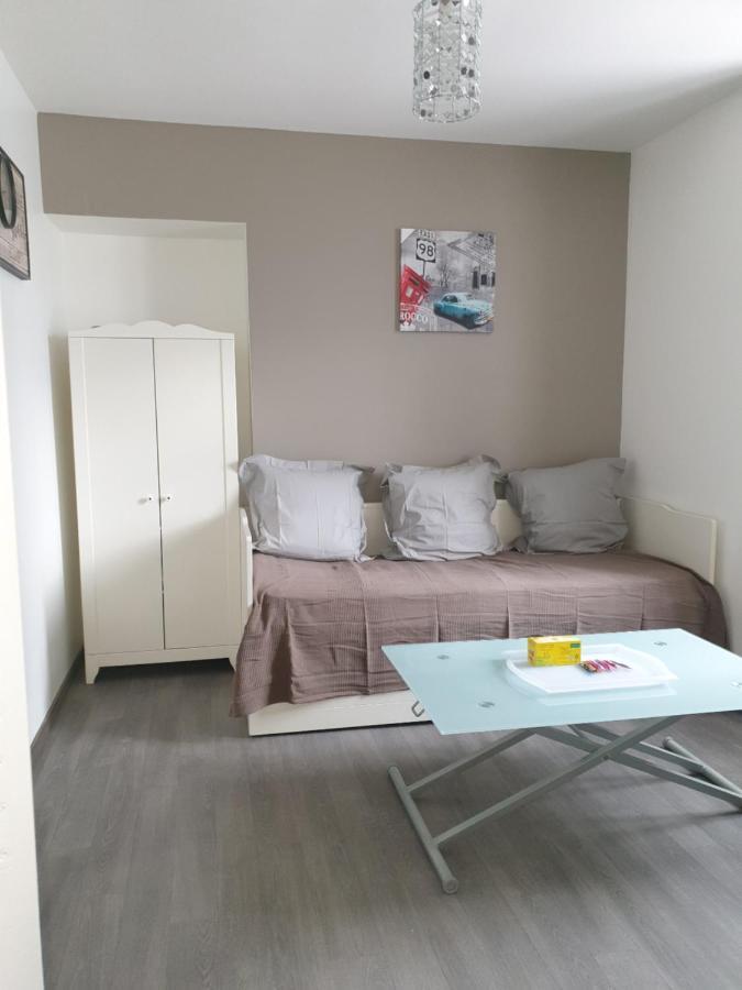 Meublé Au Rdc , Proche Maison d'hôtes